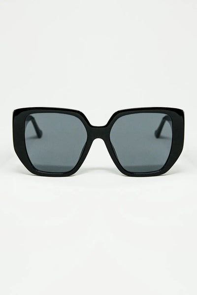 Q2 Black pin-up style sunglasses with geometric design and cat eyes