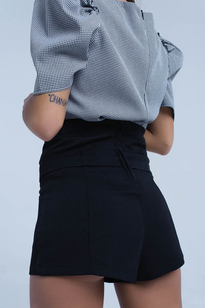 Black short with tie detail