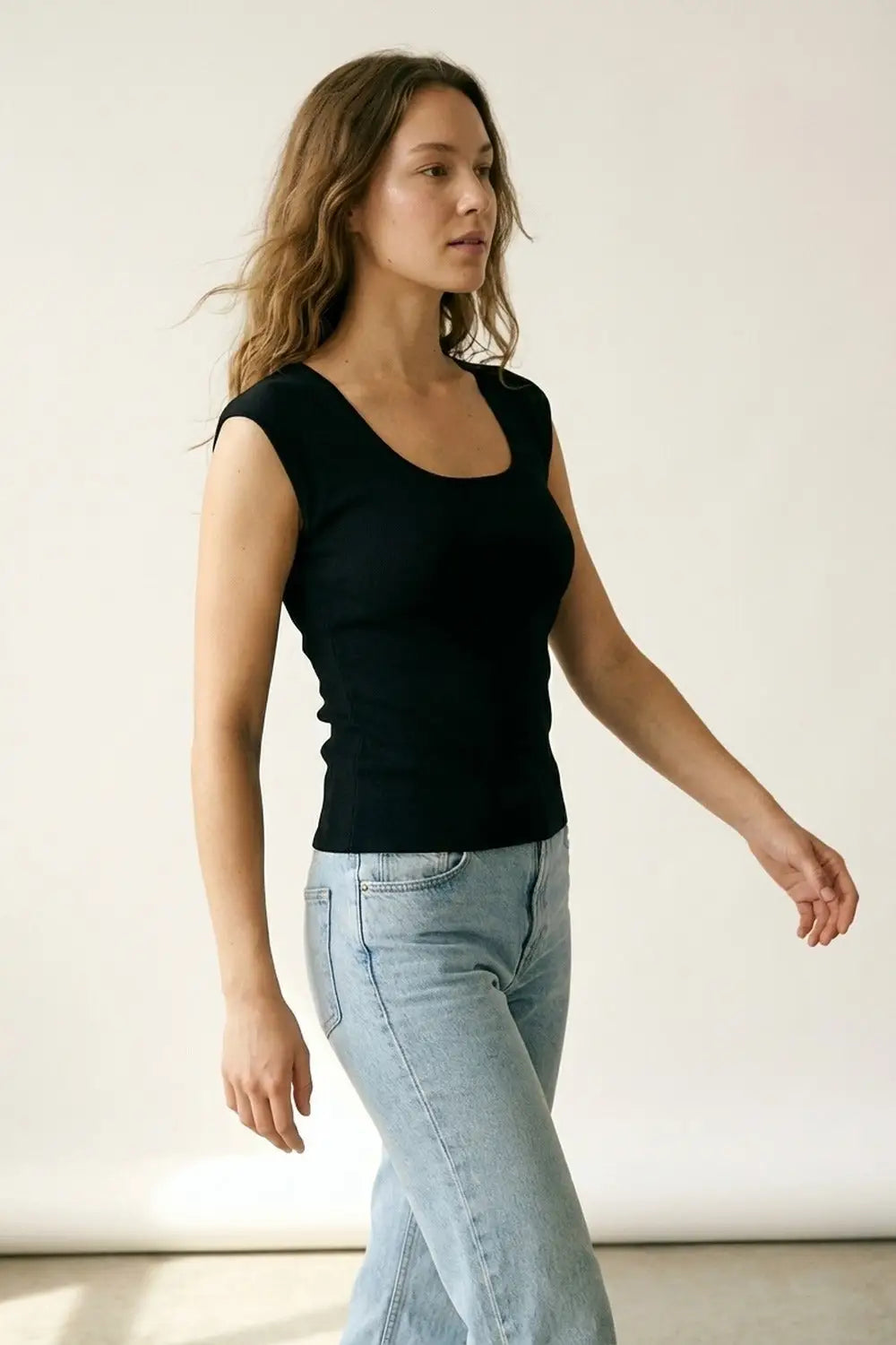 Black Stretch Knit Scoop Neck Sleeveless Top - One Size / Black