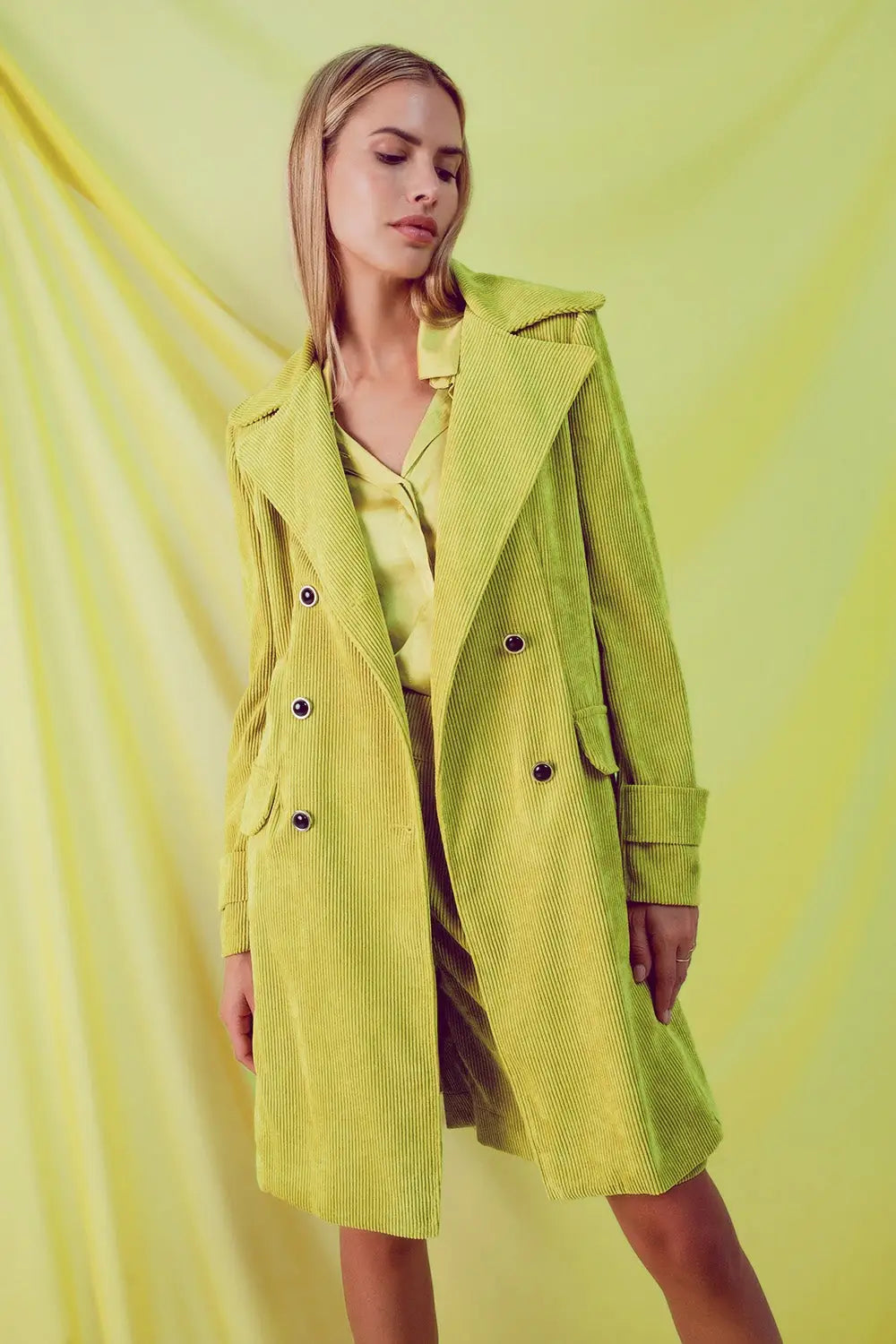 Q2 Blazer long avec boutons vintage en velours côtelé lime