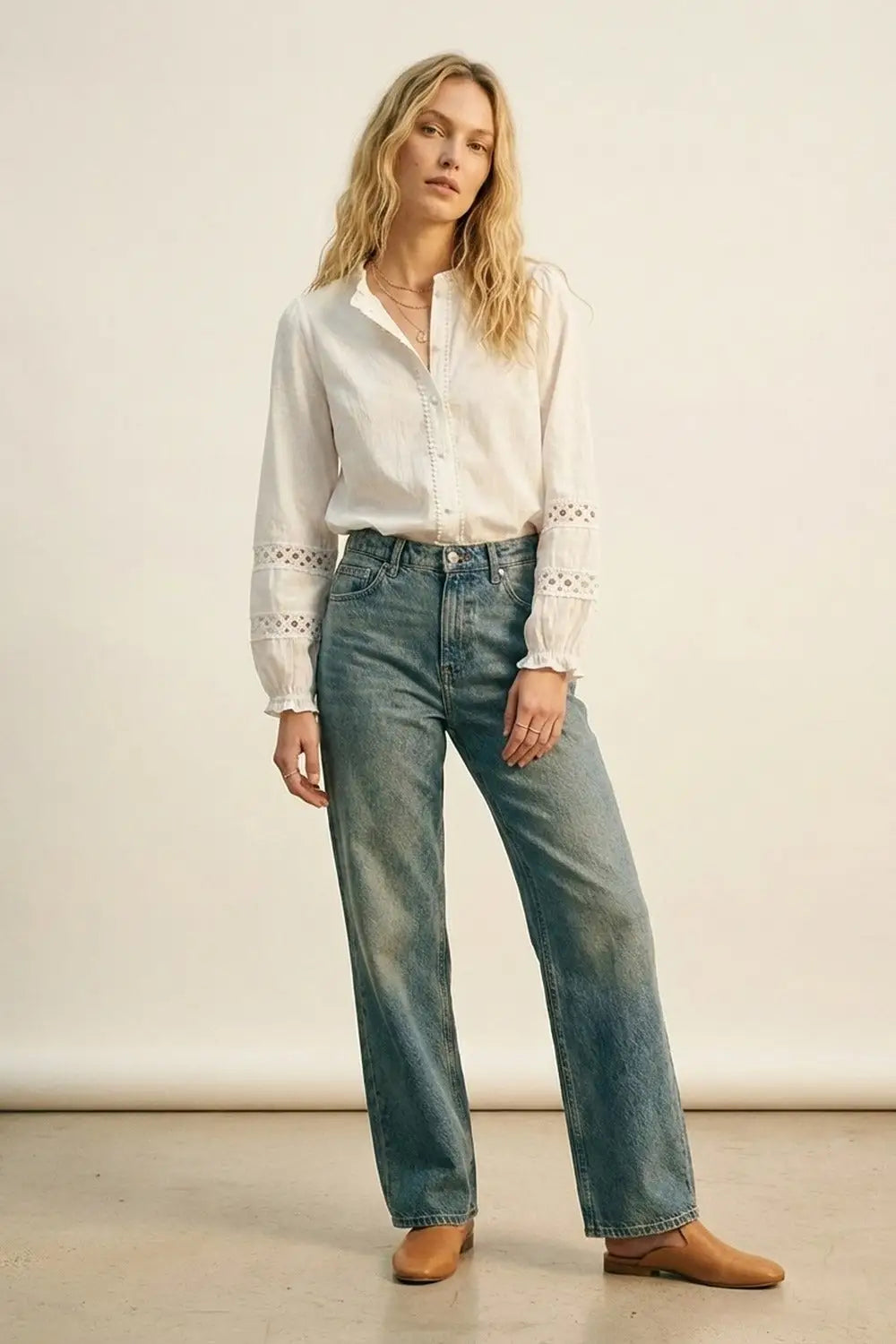 Blouse à boutonnière avec détail en dentelle crochetée en blanc - Tee-Shirt