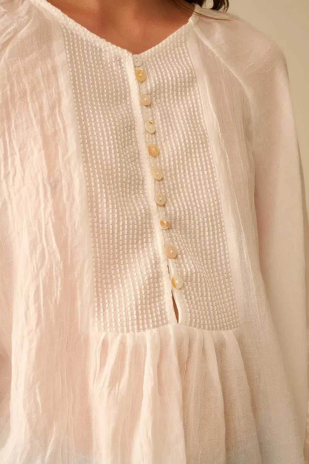 blouse en mousseline de soie blanche avec broderie sur les manches - Tee-Shirt