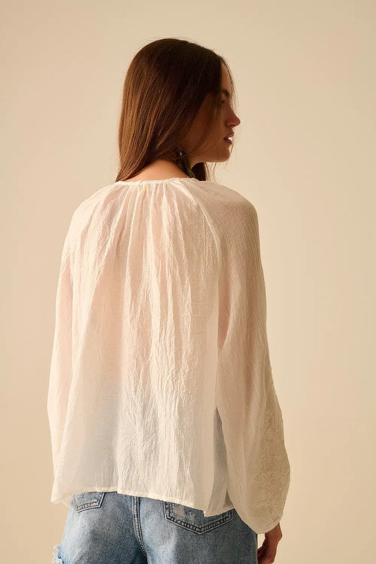 blouse en mousseline de soie blanche avec broderie sur les manches - Tee-Shirt