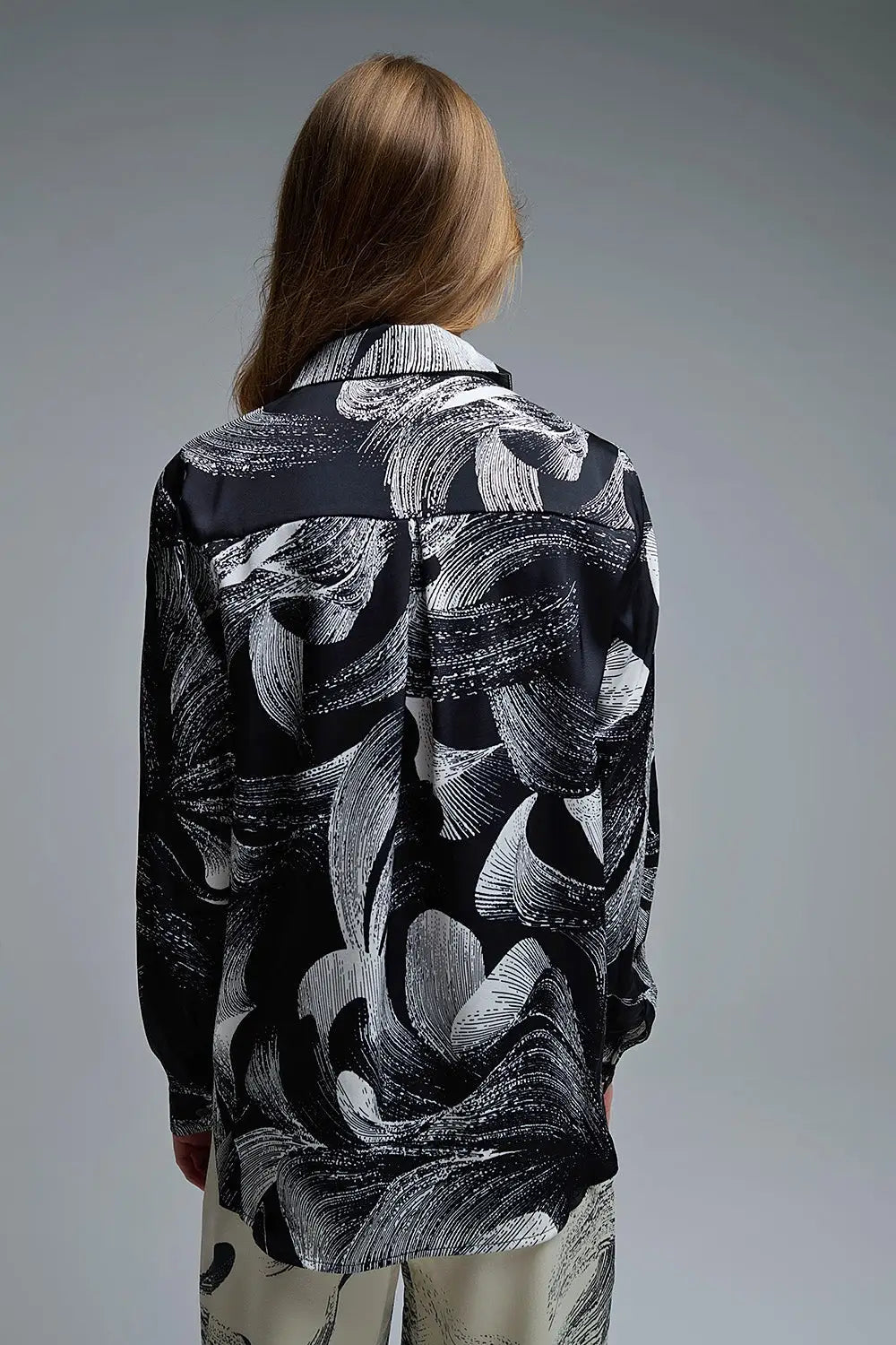 Blouse en satin noir à imprimé abstrait - Tee-Shirt