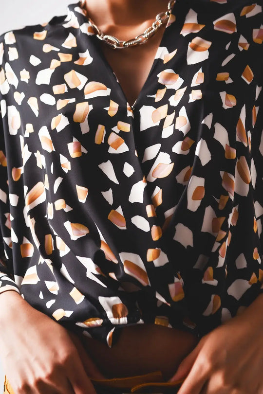 Blouse noire avec imprimé et devant cache cœur - Tee-Shirt