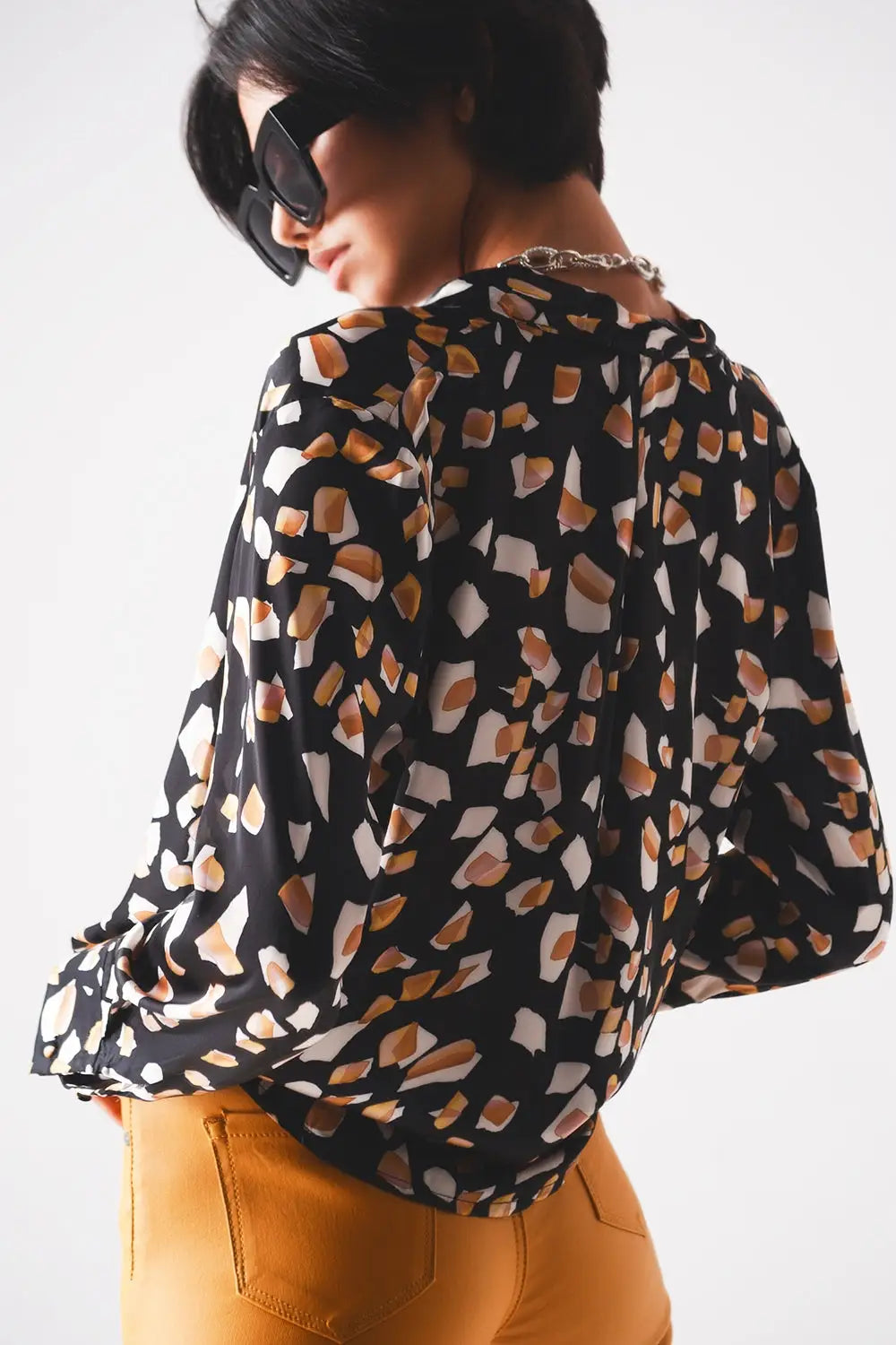 Blouse noire avec imprimé et devant cache cœur - Tee-Shirt