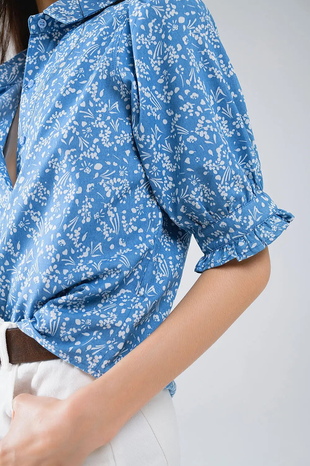 Blue Blouse with Floral Design and short sleeves - Shirts