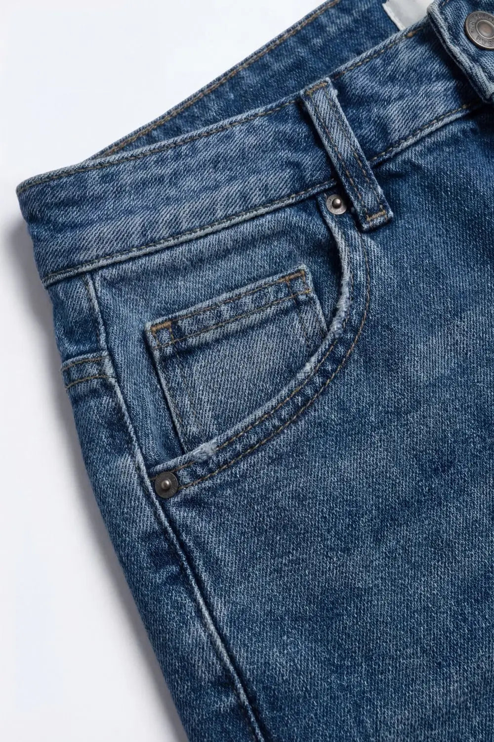 Blue Wide-Leg Light Wash Denim Jeans with Cuffs barrel Style - Jeans