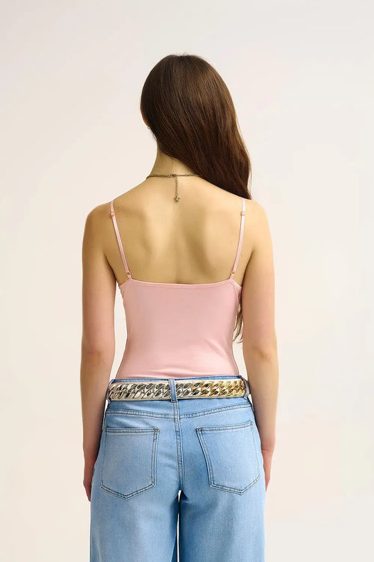 Body à col en V en tissu élastique avec anneaux dorés rose bébé - Tops