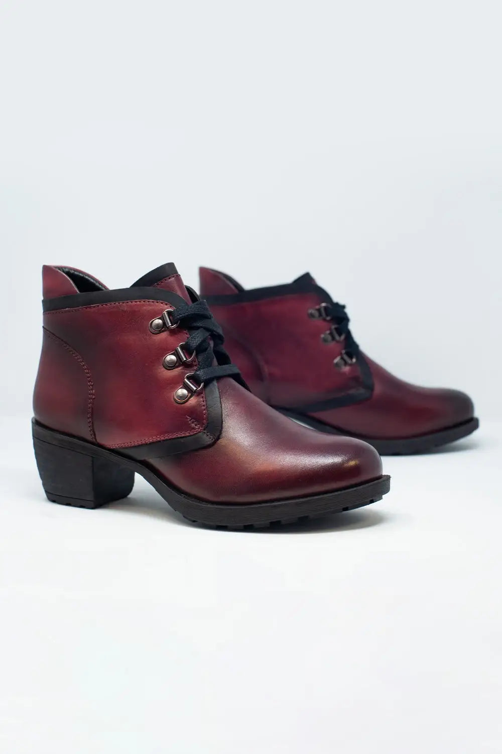 Bottes en cuir à lacets bordeaux - Chaussures