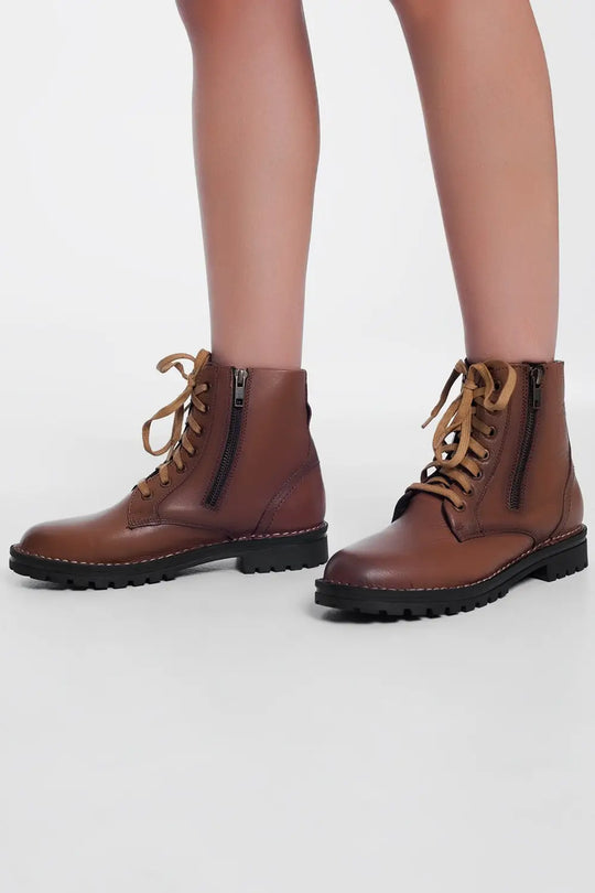 Bottes militaires à semelle épaisse en cuir marron - Chaussures