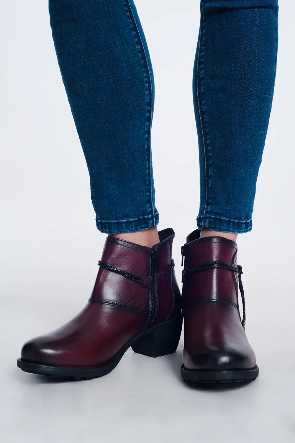 Bottines à talon moyen et à talon bordeaux à bout rond - Chaussures
