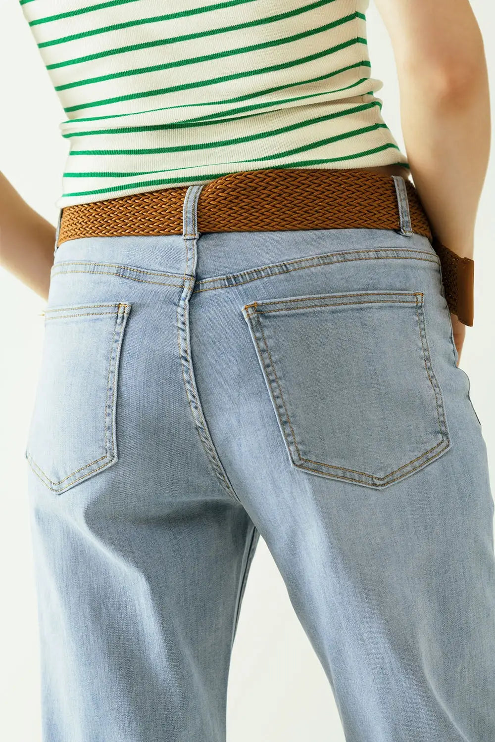 Boyfriend light blue jeans with stitching details on the edges - Jeans