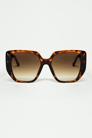 Q2 Brown pin-up style sunglasses with geometric design and cat eyes