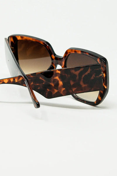 Brown pin-up style sunglasses with geometric design and cat eyes - One Size / Brown