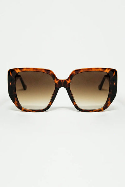 Q2 Brown pin-up style sunglasses with geometric design and cat eyes