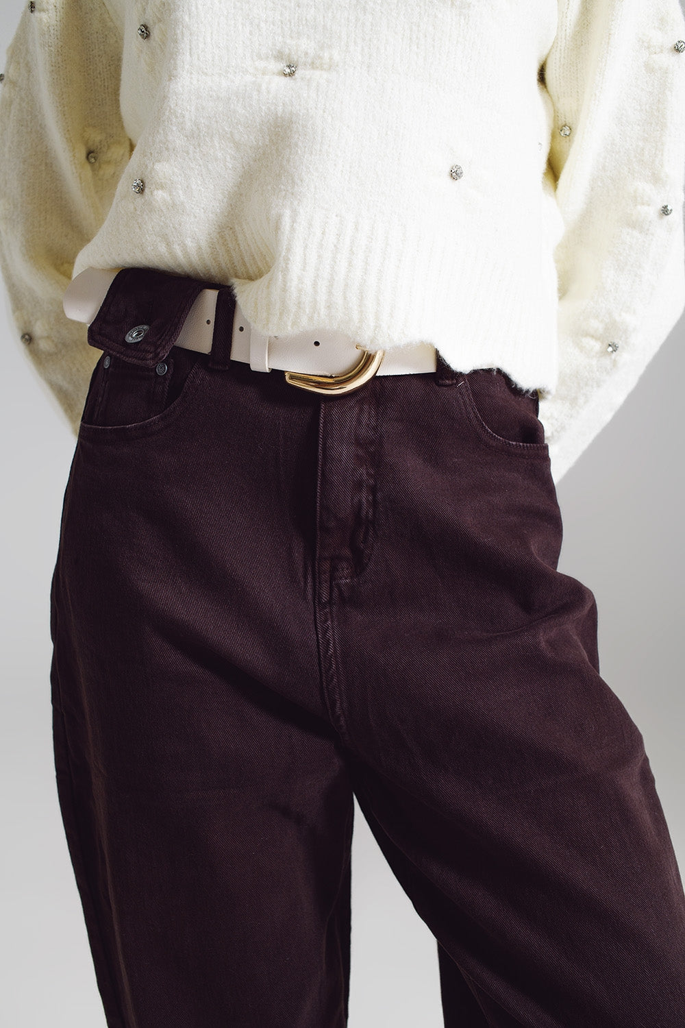 Brown relaxed pants with pocket detail at the waist