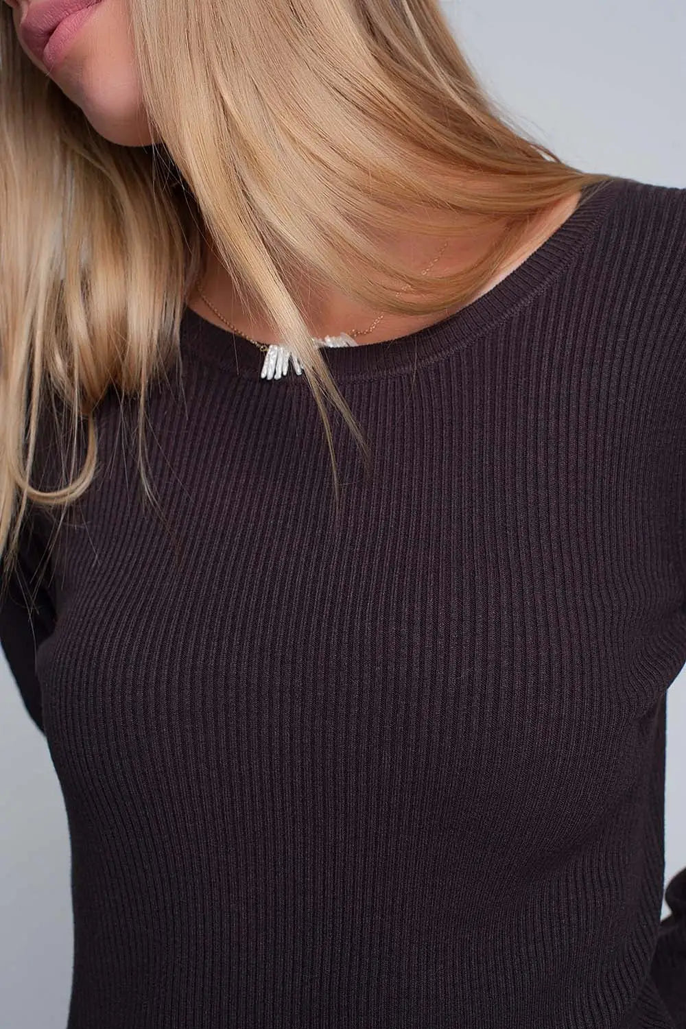 Brown sweater with long sleeves and shoulder ruffles - Sweaters
