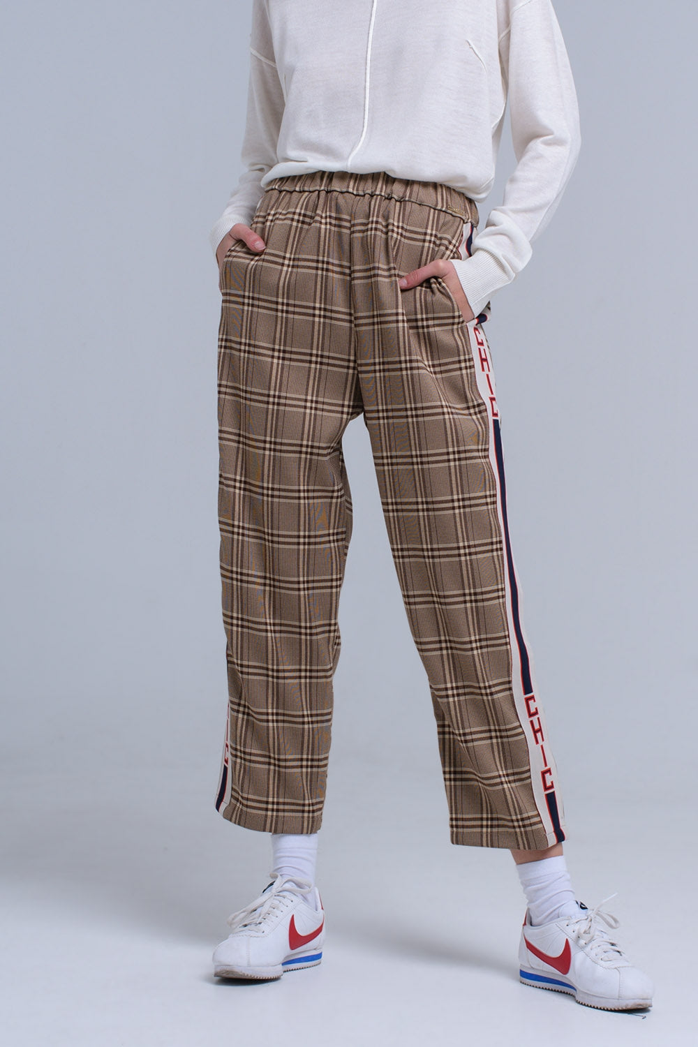 Brown tartan pattern pants