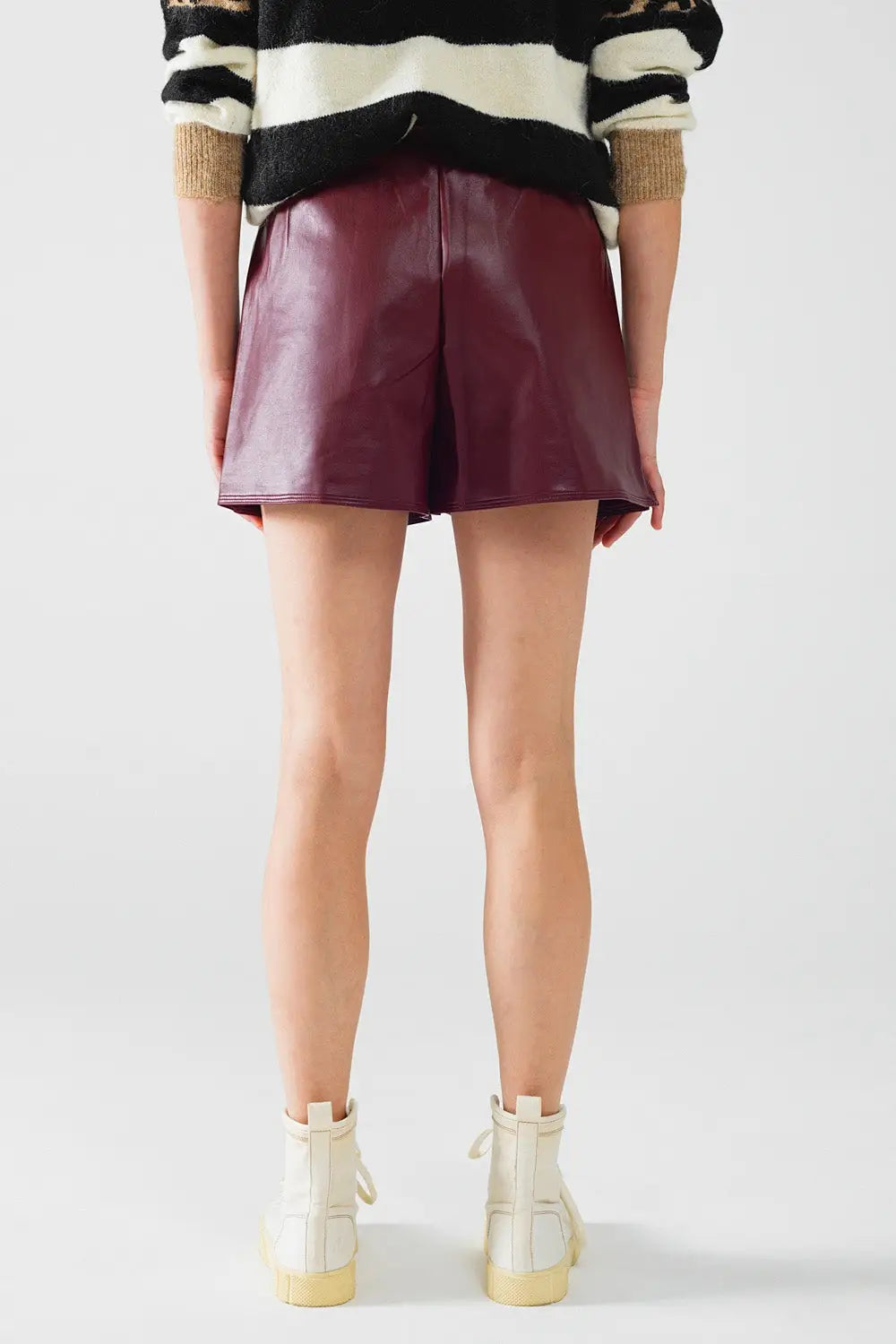 Burgundy faux leather shorts with gathering at the waist with drawstring - Pants