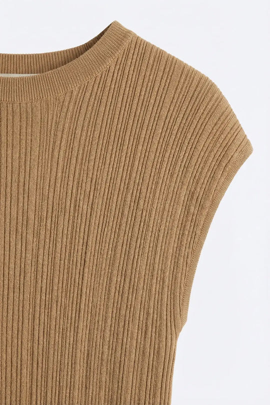 Camel Ribbed Knit Sleeveless Top with Crew Neck - One Size / Brown