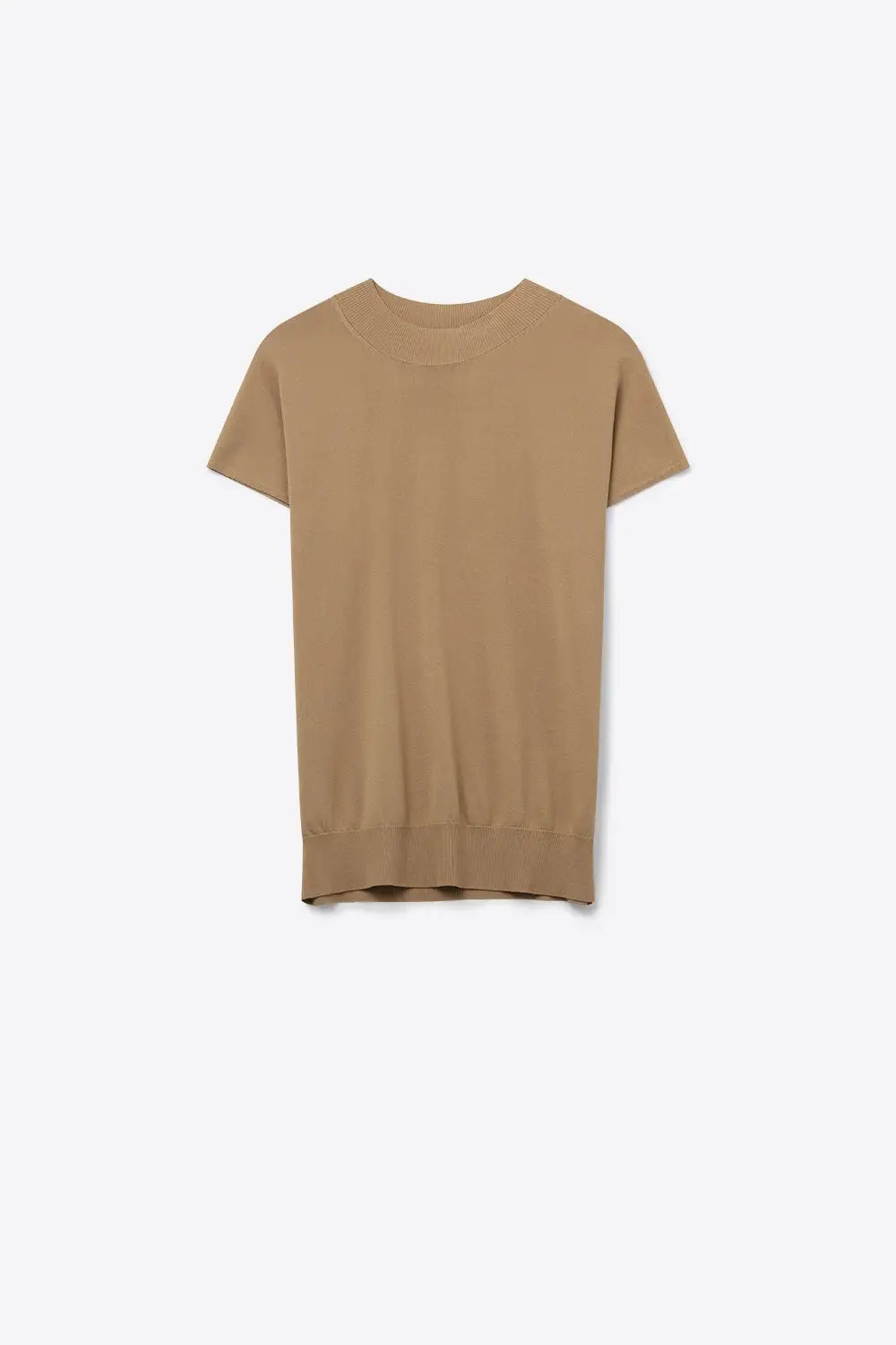 Q2 Camel turtleneck sweater with fitted short sleeves