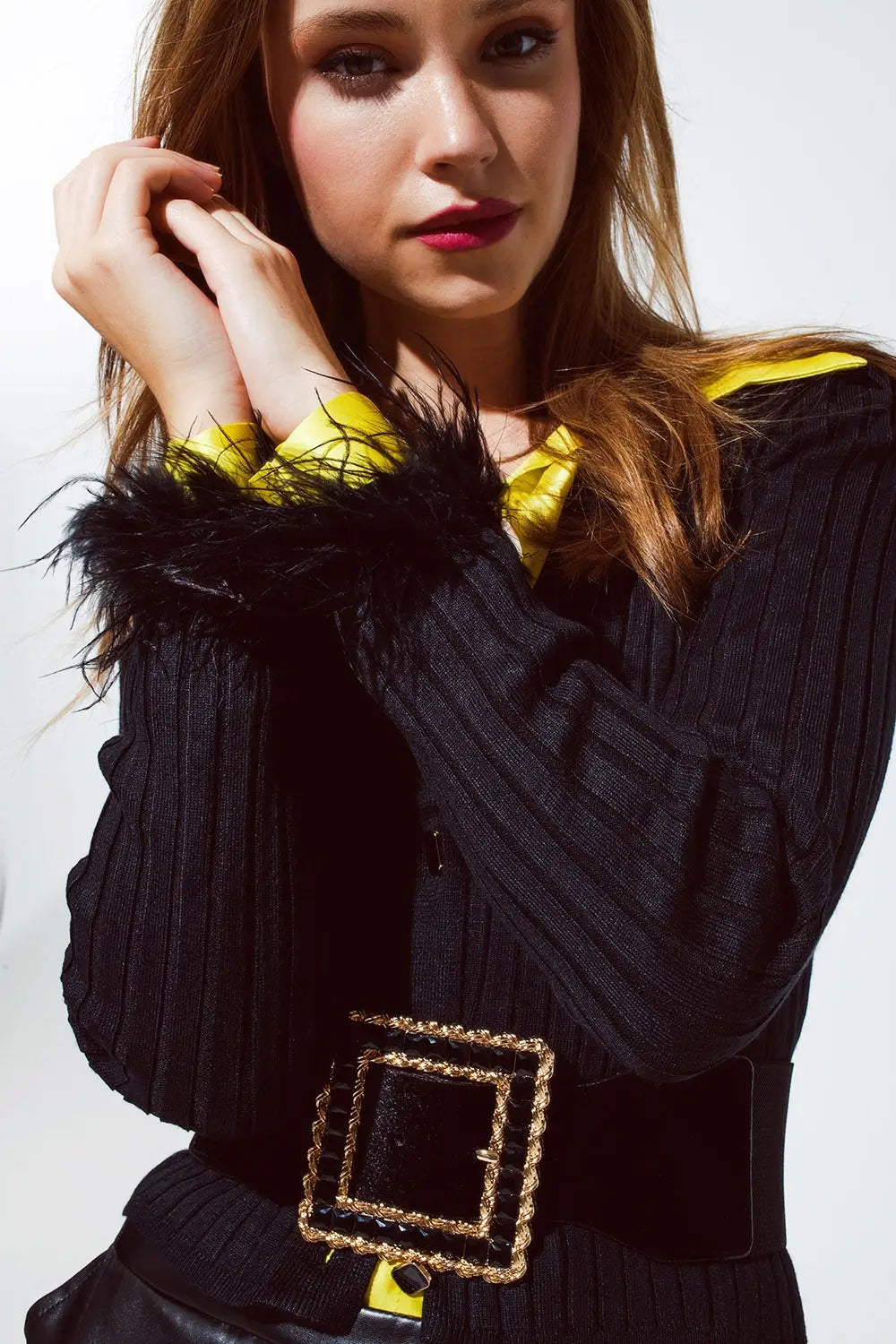 Cardigan côtelé avec des plumes et des boutons dorés - Pulls