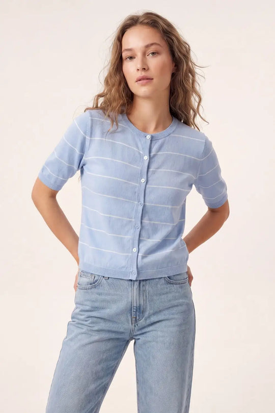 Cardigan en maille bleu clair à rayures avec manches courtes - One Size / bleu