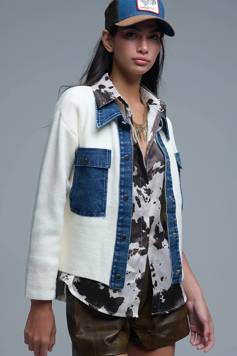Q2 Cardigan en maille crème avec détails en denim bleu