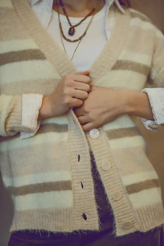 cardigan pelucheux rayé beige - Pulls