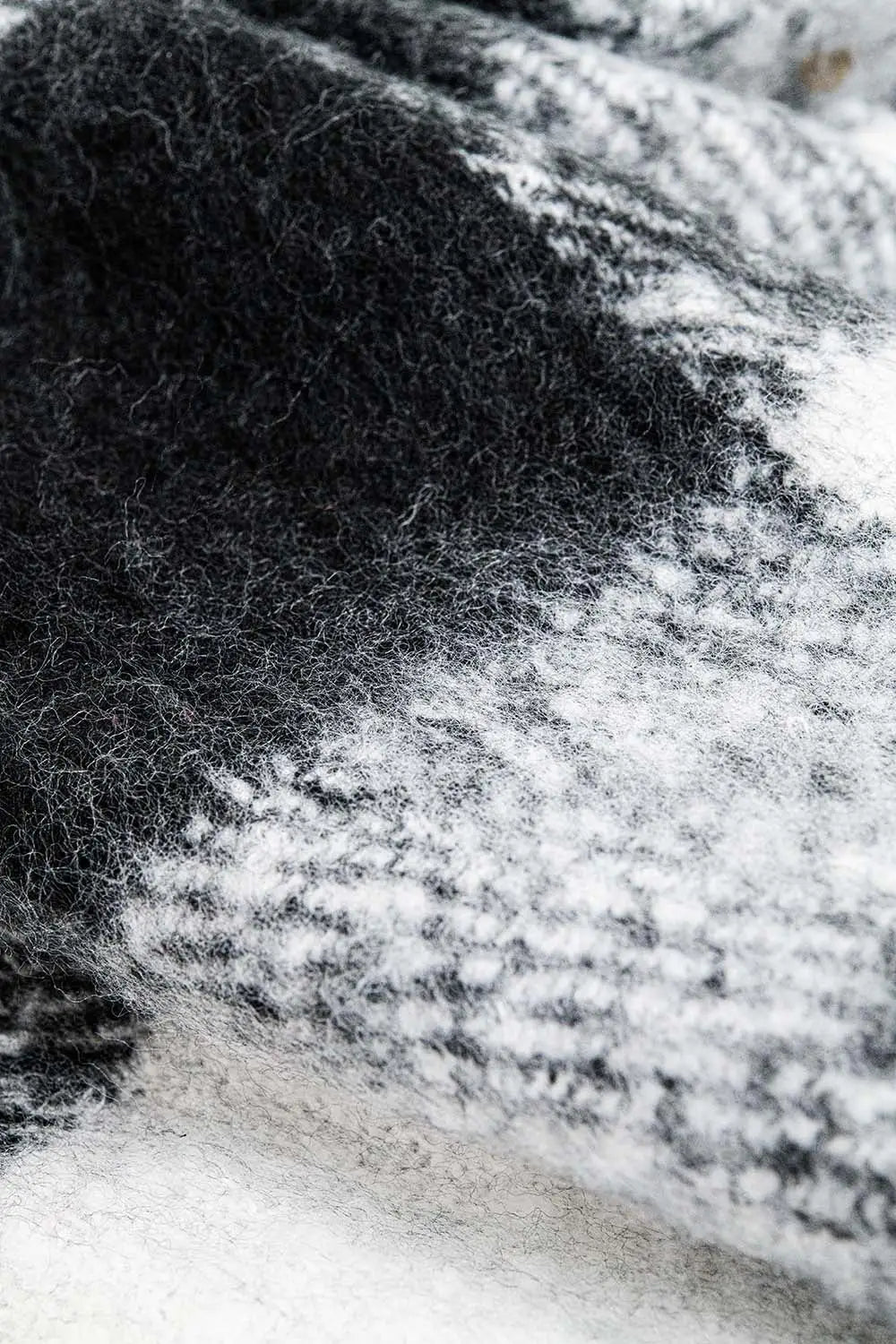 Checkerboard scarf in black and white with tassles - One Size / Black - Scarves & Hats