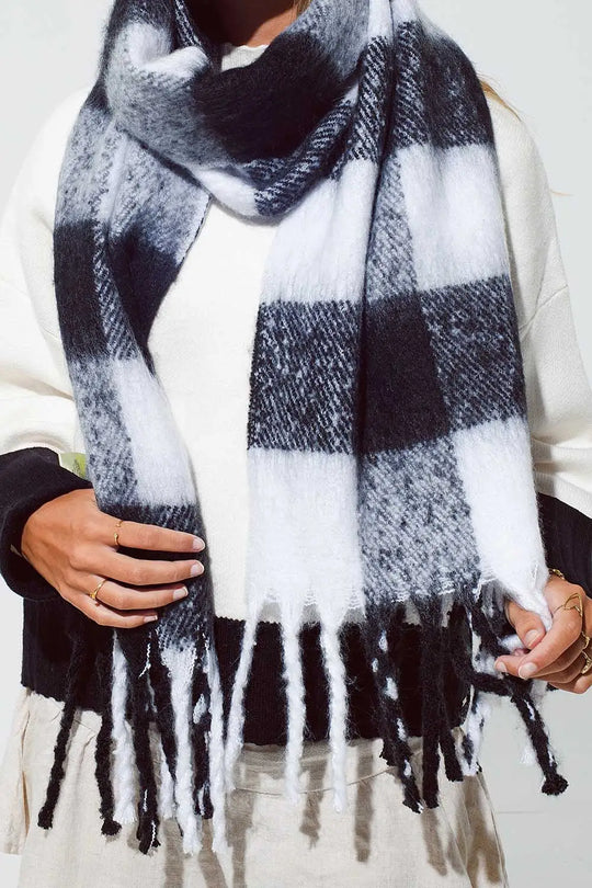 Checkerboard scarf in black and white with tassles - One Size / Black - Scarves & Hats