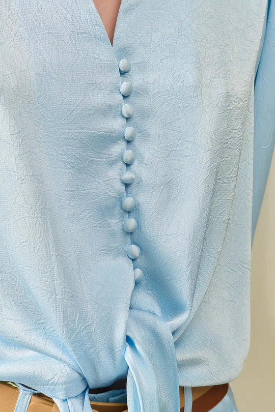 Chemise à boutons raccourcie en bleu avec nœud - Tee-Shirt