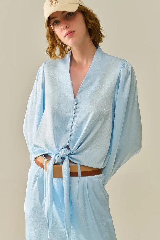 Chemise à boutons raccourcie en bleu avec nœud - Tee-Shirt
