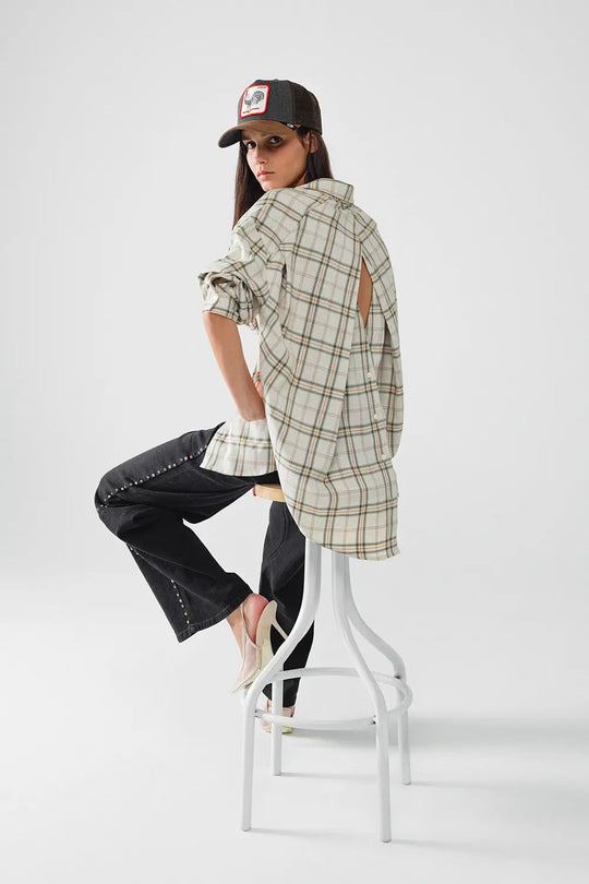 Q2 Chemise à carreaux avec ouverture au dos beige