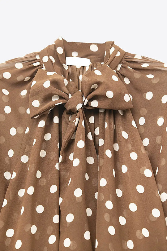 Chemise à pois marron avec détails en dentelle en mousseline de soie - Tops