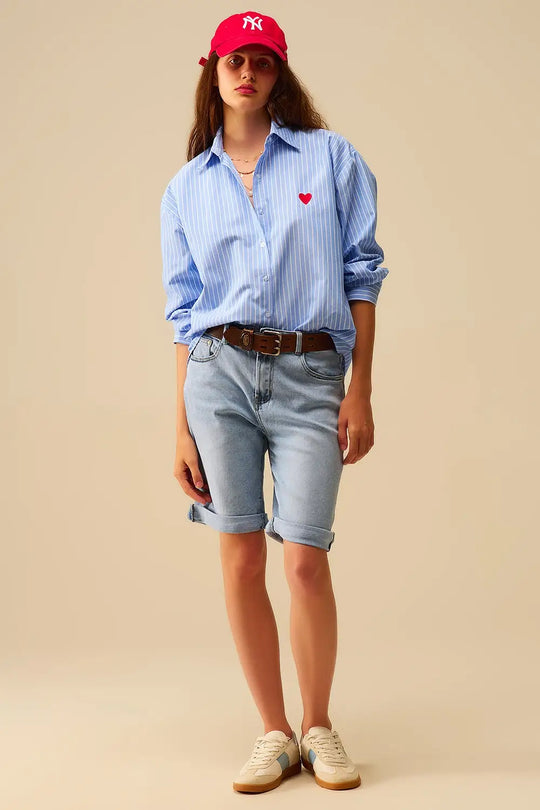 Chemise à rayures bleues avec broderie en forme de cœur rouge - Tee-Shirt