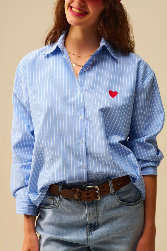 Chemise à rayures bleues avec broderie en forme de cœur rouge - Tee-Shirt