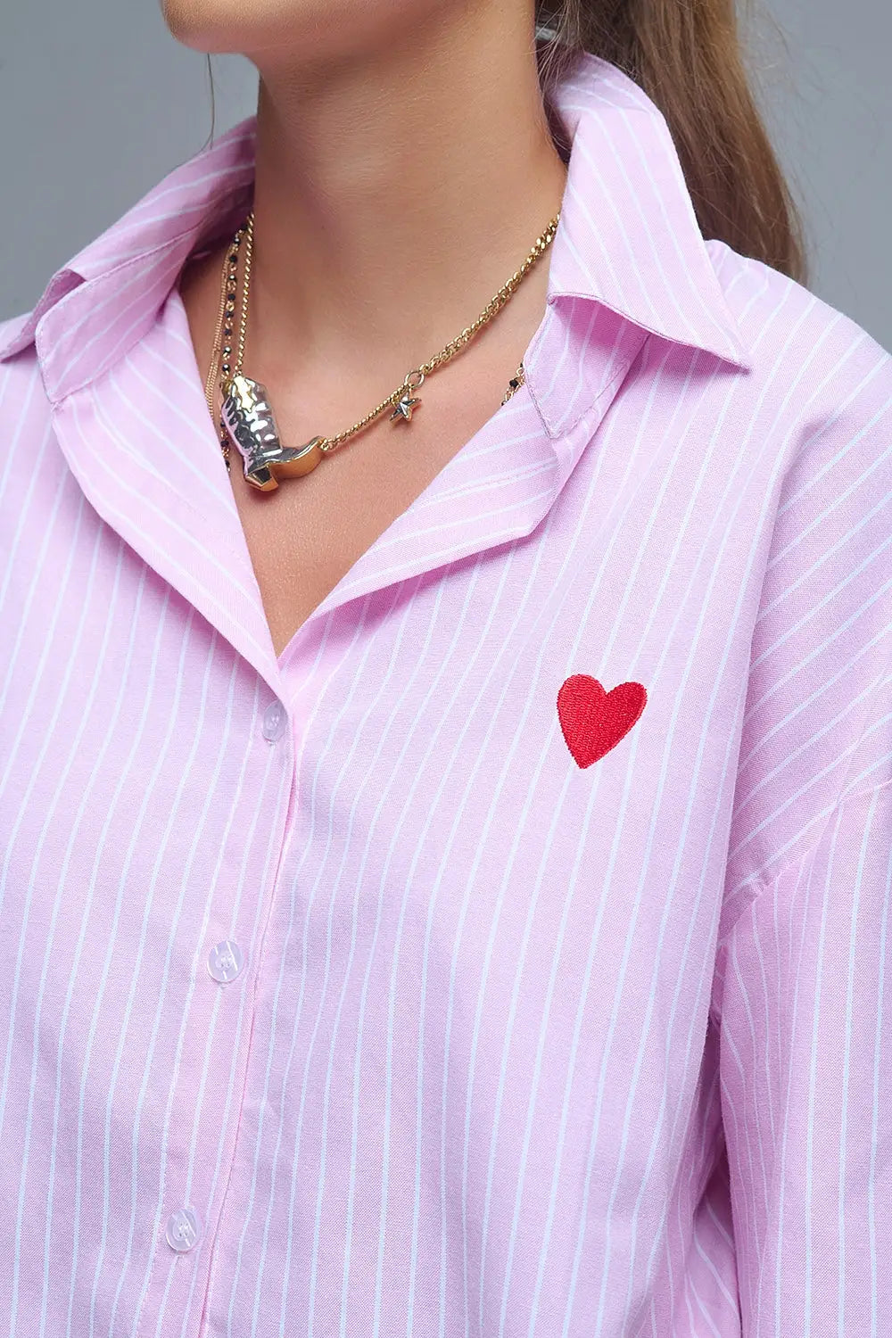Chemise à rayures roses avec broderie en forme de cœur rouge - Tee-Shirt