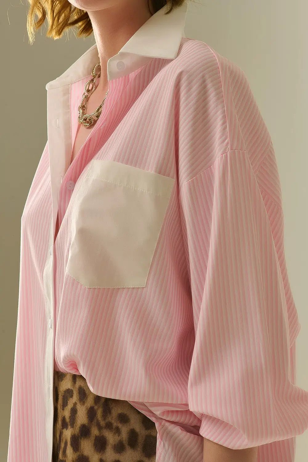 Chemise à rayures roses avec poche et col blanc - Tee-Shirt