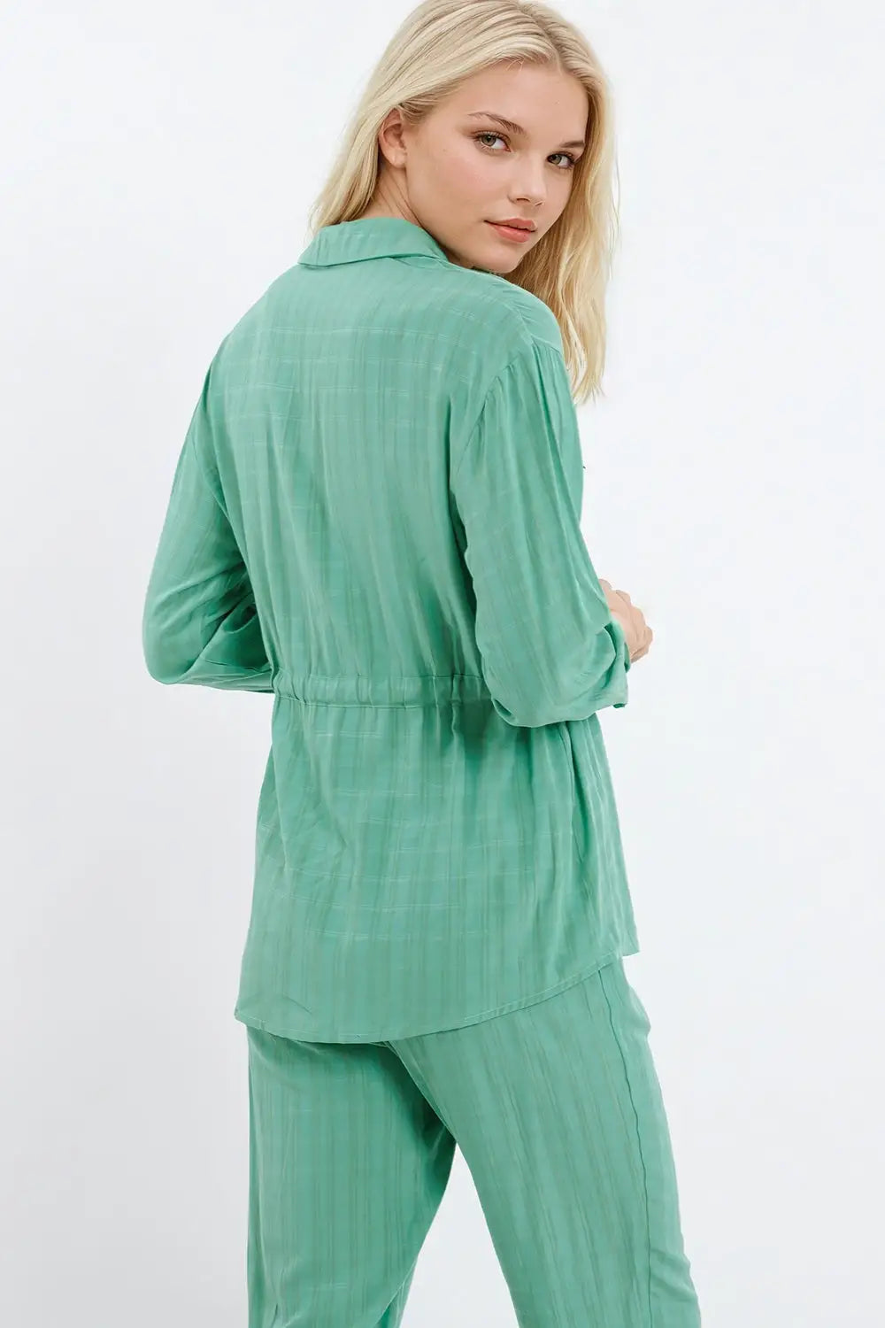 Chemise à taille nouée et à manches longues en vert - Tee-Shirt