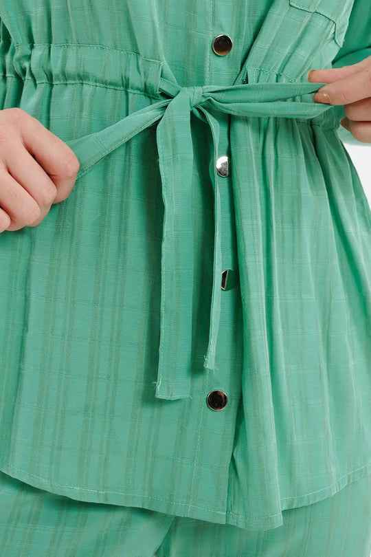 Chemise à taille nouée et à manches longues en vert - Tee-Shirt