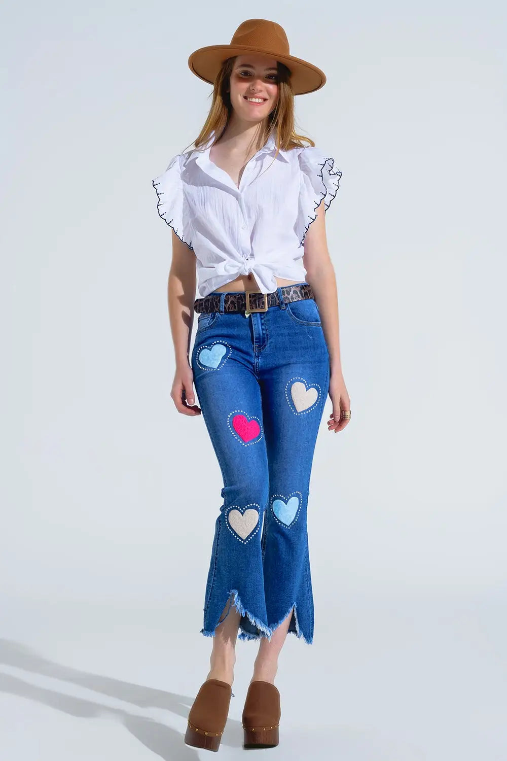 Chemise blanche à boutons avec col polo et manches à volants avec bordures noires - Tee-Shirt