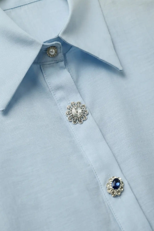 Chemise bleu clair en satin à manches longues avec deux boutons au poignet - Tee-Shirt