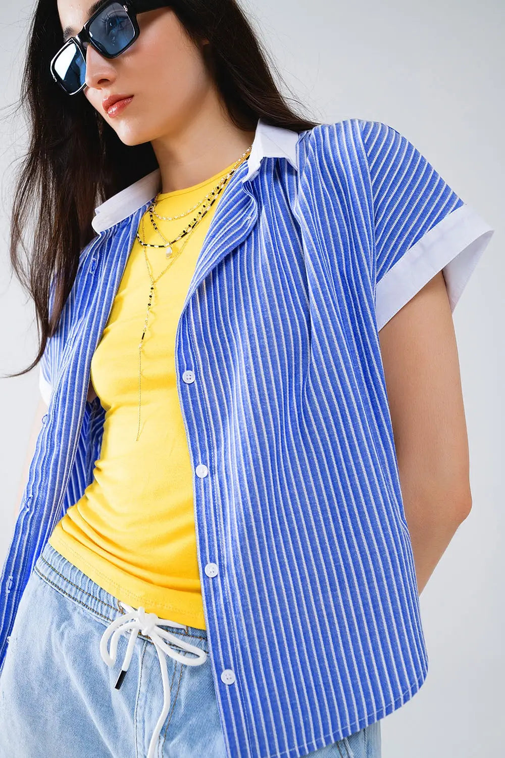 Chemise bleue à manches courtes et à rayures verticales - Tee-Shirt