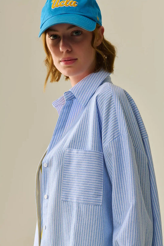 Chemise bleue à rayures blanches avec boutons - Tee-Shirt