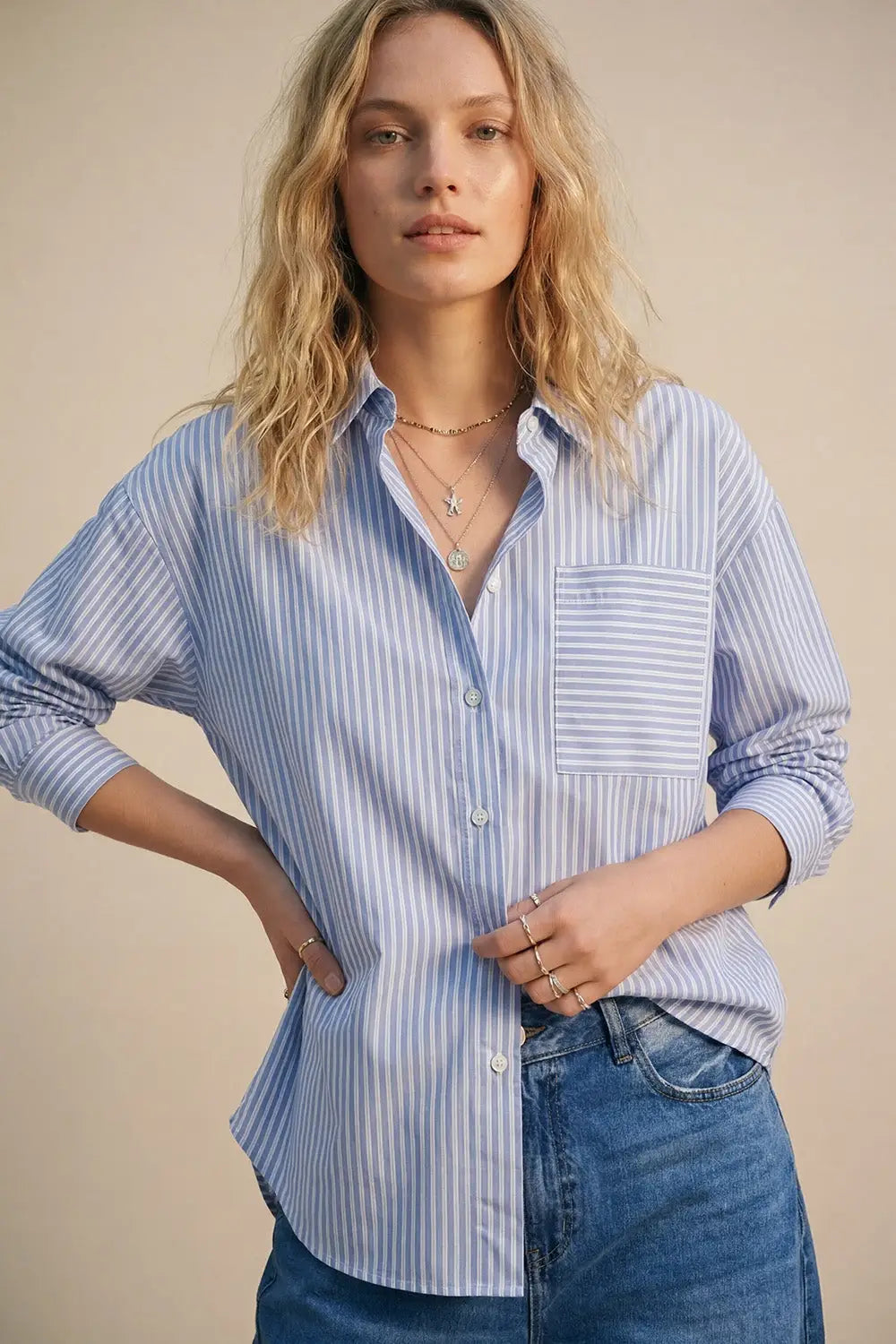 Chemise boutonnée à coupe décontractée rayée bleu clair - Tee-Shirt