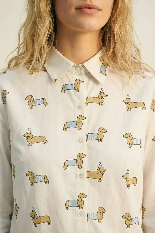 Chemise boutonnée blanche à imprimé chien joueur - Tee-Shirt
