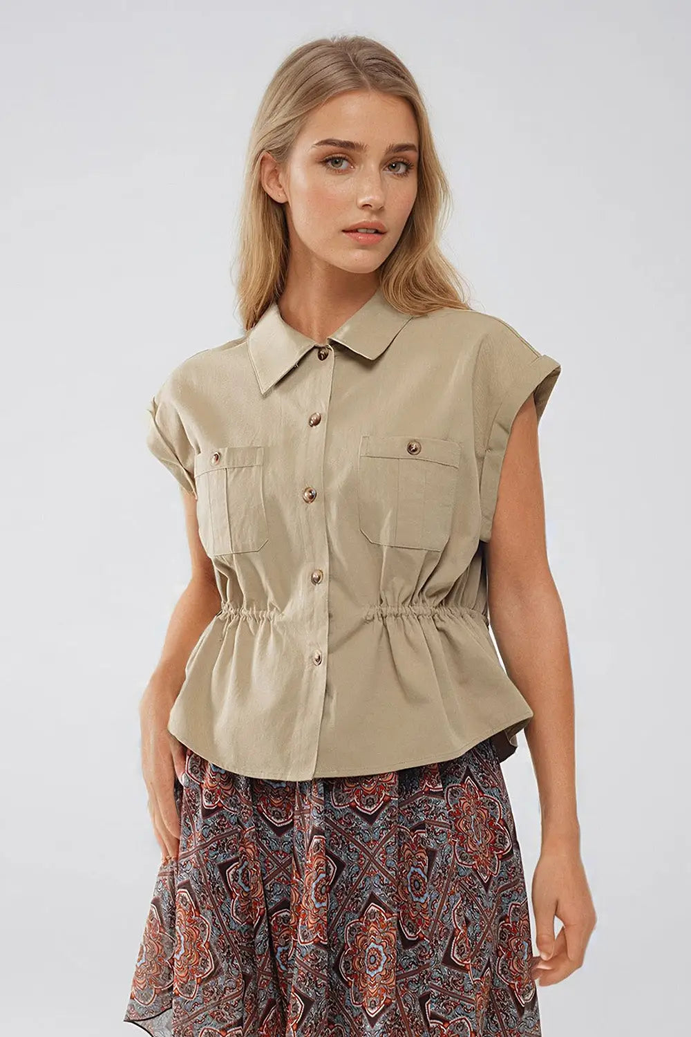 Chemise boutonnée kaki avec poches poitrine - Tee-Shirt