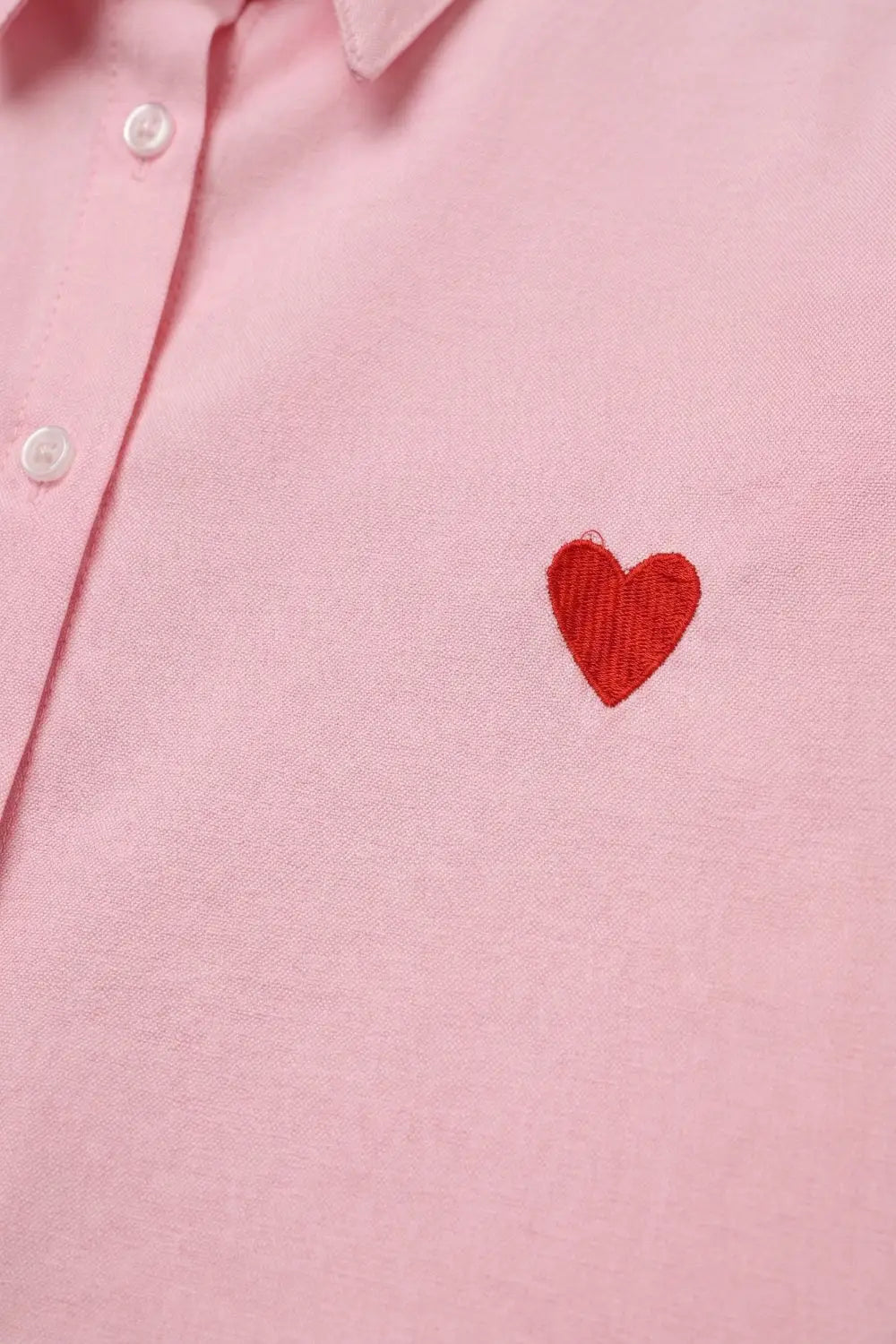 Chemise boutonnée rose avec cœur brodé - Tee-Shirt